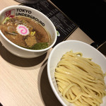 東京アンダーグラウンドラーメン 頑者 - 