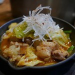 野菜巻き串焼 もつ鍋umacomeon - ホルモン辛炒め（780円）