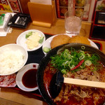 ラーメン工房　はっぴ - 辛味噌牛すじ肉そば大盛(¥1,080)
      & ミンチカツセット(+¥500) 計 ¥1,580
      ミンチカツは美味しいが、ちょっと高くつくかな？ミンチカツは一つでもいいと思った。