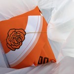 群林堂 - オレンジの紙包装