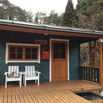 ガーデンカフェ 森の小舎 - 「漂流ポスト」に届いた手紙を閲覧出来る手作りの建物