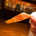 アルジャーノン シンフォニア - 身に透明感があり、適度にソフトだから「噛み疲れ」しない。ウイスキーなどのハードリカーにぴったり合う