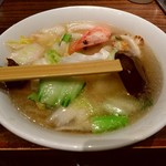 上海華龍 - 【2017.3.13(月)】海鮮ラーメン(並盛)1,080円