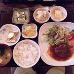 SOBA Dining&Bar どーつん - ランチのハンバーグ　880円