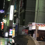 とんちゃん - お店の前から歌舞伎町を望む☆★