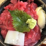 寿司吉 - 中おち丼