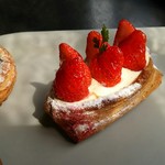 トラン・ブルー - いちごのデニッシュ