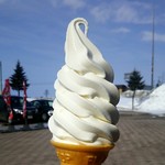みるきぃふぁーむ - 「生ミルクソフトクリーム」300円。