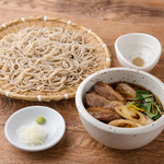 権八 - 【だしの味わい広がる】鴨南せいろ蕎麦