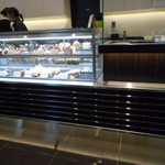 トシ・ヨロイヅカ 東京 - ケーキショーケース