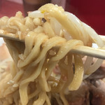 ラーメン二郎 - 麺箸上げ