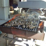 幸豊水産 - 焼き方は豪快