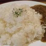 パテ屋 - 牛すじカレーがけ