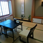 創作割烹 伊呂波 - 和室のテーブル席は有り難いです。