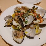 エノテカラウラ - 能登地はまぐり＆魚介のリゾット（サフラン）