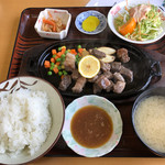 小笠原食堂 - 黒毛和牛サイコロステーキ定食¥980