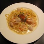トラットリア ステッラ - スパゲッティ、帆立と海老のクリームソース、イクラ添え