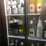 全国各地の日本酒100種類飲み比べ時間無制限 KURAND SAKE MARKET - 冷蔵庫からセルフで注ぎます