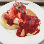 ハワイアン パンケーキ&カフェ メレンゲ - ストロベリーパンケーキ（850円）