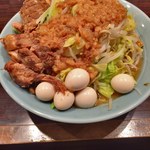 立川マシマシ 8号店 - 小ラーメン(ヤサイ普通、アブラマシ)＋うずら＋豚マシ