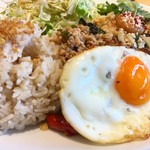 SAWADEE SMILE - ガパオライスとパッタイ ランチ950円