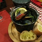マチカド ワインバル - ムール貝のワイン蒸し