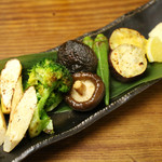 Charcoal-grilled vegetables or various Tempura