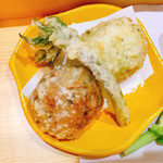 佐とう - 揚げ物  鶏つくね揚げ  イワシの紫蘇ツミレ  独活の芽