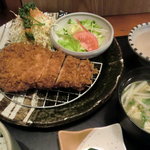 Tonkatsu Rantei - 多すぎず、女性でも食べやすいロースかつ定食は絶品よ。