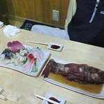 味喜屋 - キンキン煮付け　刺身盛（マグロ・ツブ・ホッキ・甘エビ・ヒラメ）