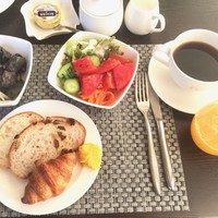 R restaurant & bar - 