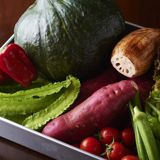 【産地直送】シェフ自らが目利きをして仕入れる旬の新鮮野菜◎