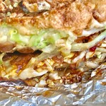 大潮屋 - 中にソースが入っています【料理】 