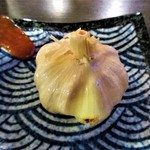 わらじ - にんにく丸揚げ
