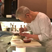 入道 - タッパから下拵えを取り出す大将
