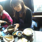 魚山亭 - Y嬢、初の冷汁に挑戦！（2011.01）