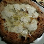 クアトロフォルマッジ　１６００円と４００円のナッツとハチミツ