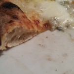 ピッツェリア イル・タンブレッロ - コルニチョーネには空気が含まれている。