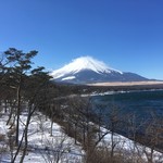 湖麺屋 リールカフェ - リールカフェ近くから見た富士山と山中湖