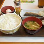 すき家 - 塩さば朝食(たまごかけごはん) 390円