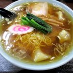鳳華飯店 - ワンタン麺！