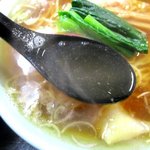 鳳華飯店 - 複雑な味わいのスープ！