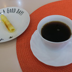 ビーチ食堂 Mr. BEACH - 食後のドリンクはホットコーヒーを。シェフお手製のお菓子まで。