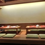 たき下 - 店内のテーブル席の風景です