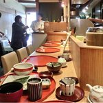 たき下 - 店内のカウンター席の風景です