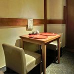 たき下 - 店内のテーブル席の風景です