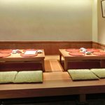 たき下 - 店内のテーブル席の風景です