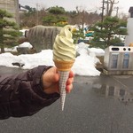 鳥取砂丘にいちばん近いドライブイン砂丘会館 カフェコーナー - 梨ソフトクリーム
