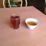 Mensaikaoike - 温かいジャスミン茶と冷たいウーロン茶が出ます