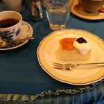 珈琲歌劇 - ベイクドチーズケーキとホットブレンドコーヒー